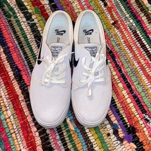 NWOT Nike Stefan Janoski shoes